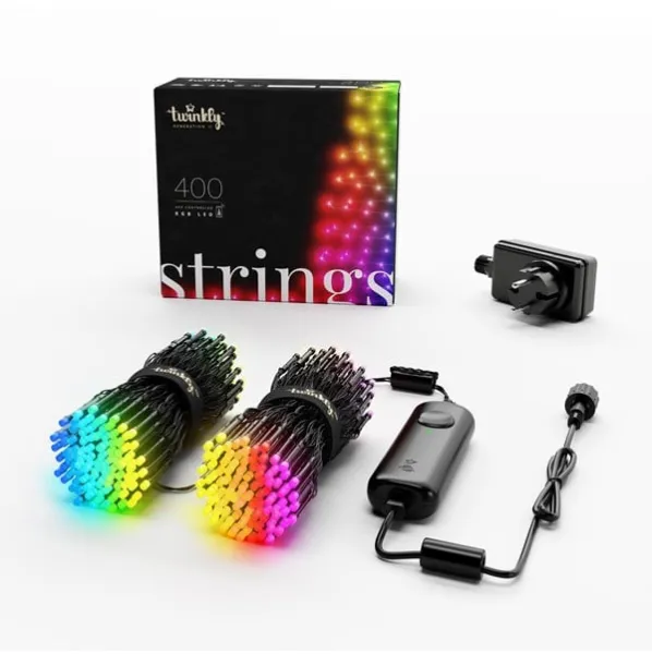 Twinkly Strings - 400 RGB LED diod ovládaných aplikací. 32 metrů. Černý kabel.